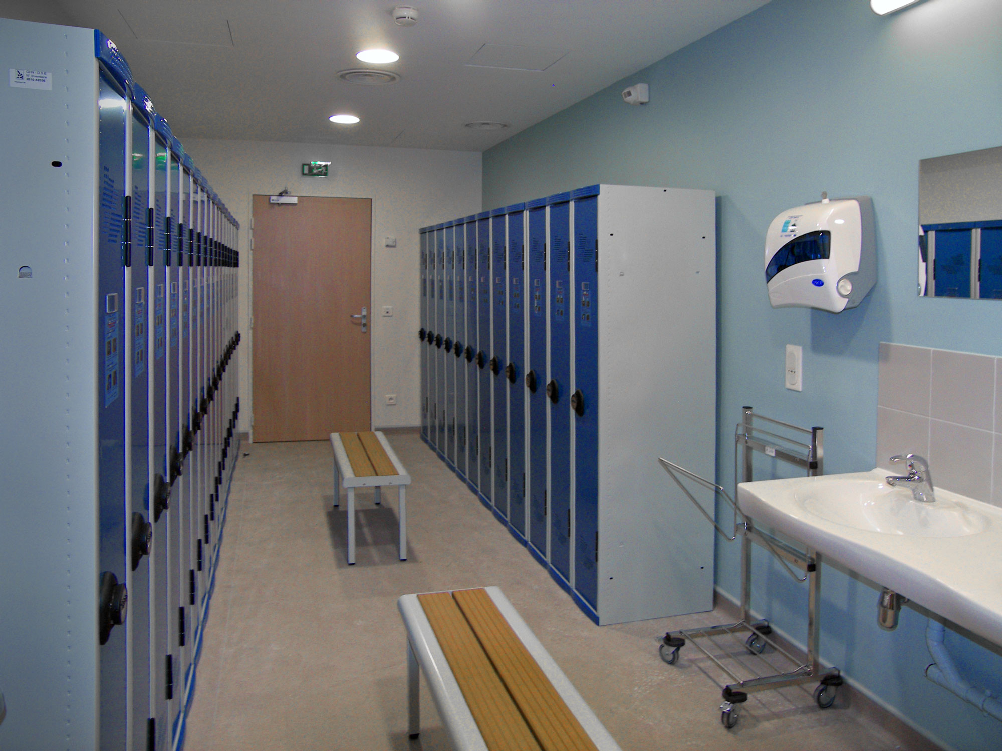 Lockers for healthcare